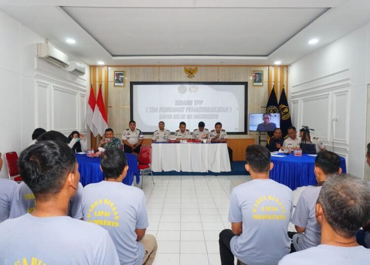 Tingkatkan Pembinaan Warga Binaan, Lapas Mojokerto Gelar Sidang Tim Pengamat Pemasyarakatan 5 WhatsAppImage2026 08 20at21.31.09