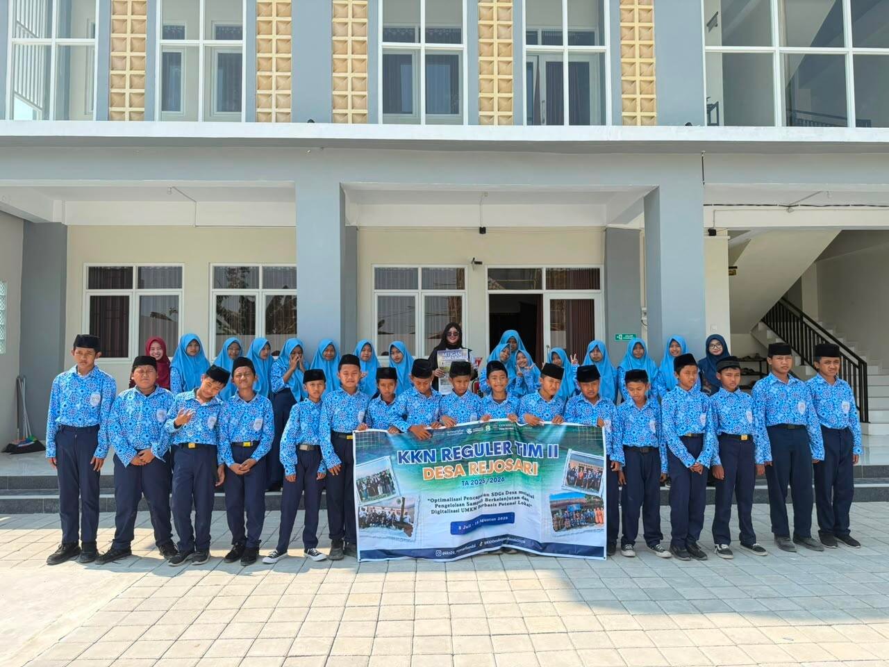 KKN UNDIP Desa Rejosari Kenalkan Mitigasi Gempa Bumi dan Jalur Evakuasi melalui Kelas Interaktif di SMP Sains El Masruri 8 berita 1