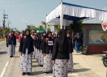 Hitam, Batik, dan Kompak: Regu 92 MTs Muhammadiyah 20 Menongo Ukir Kebanggaan di Jalanan Sukodadi 1 foto landscape kecil 3 1