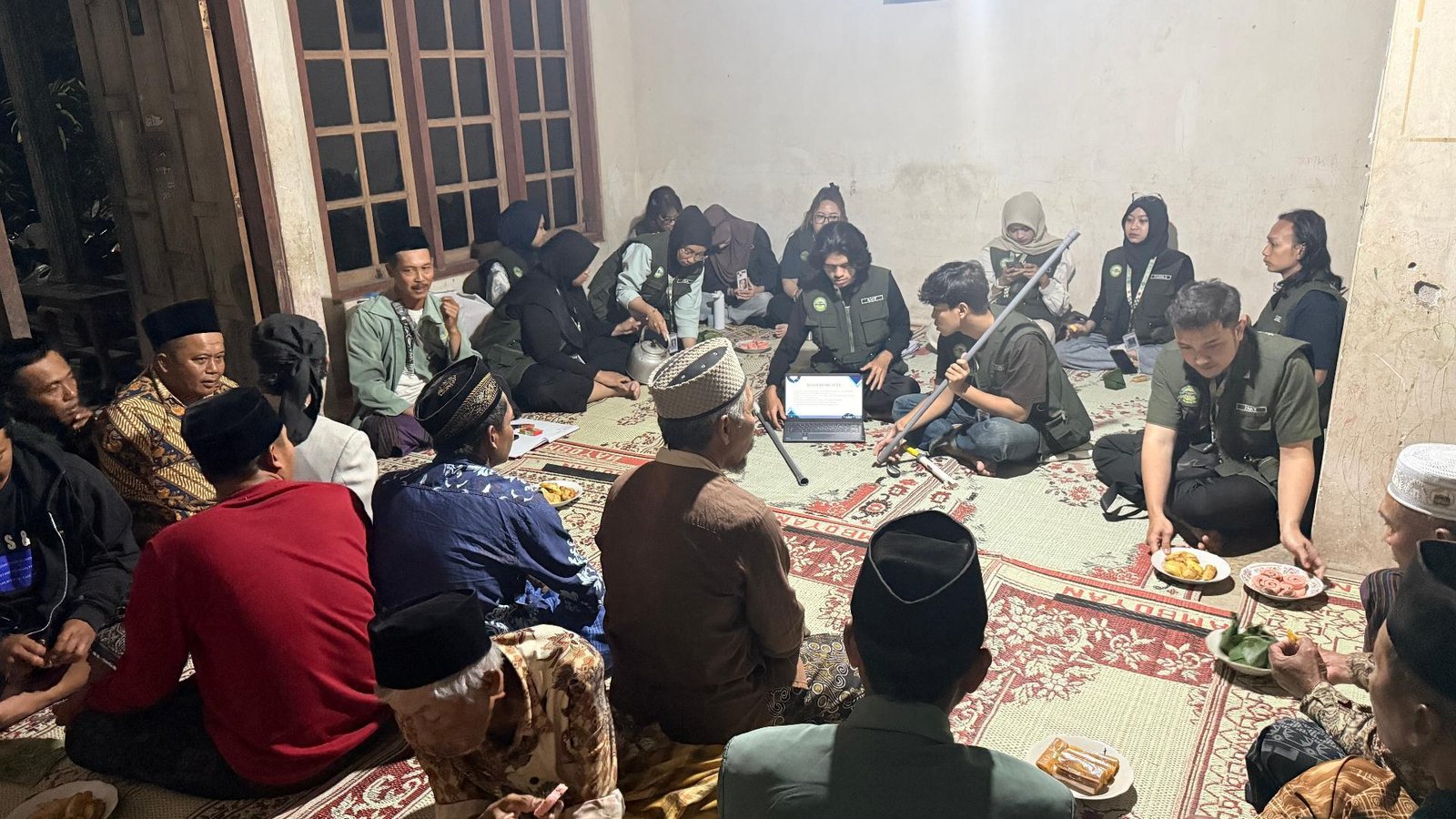 Perawatan Alat Tani dan Inovasi Penabur Pupuk dari Pipa Paralon Warnai Pelatihan MMD UB di Ringinanom 6 pemaparan materi dan pembuatan