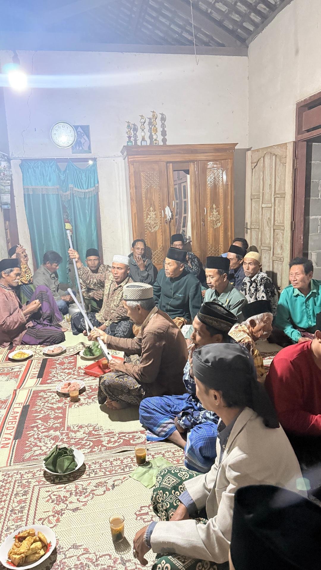 Perawatan Alat Tani dan Inovasi Penabur Pupuk dari Pipa Paralon Warnai Pelatihan MMD UB di Ringinanom 7 poktan mencoba alat