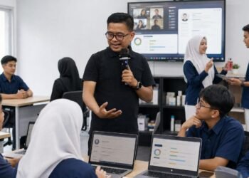Sales skill sebagai life skill utama untuk membangun komunikasi, kepercayaan dan kesiapan karier siswa SMK — Ahmad Madani