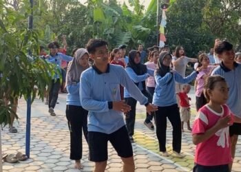 Meriahkan HUT ke-81 RI, Mahasiswa KKN UIN Walisongo Posko 92 dan Warga Dusun Bomo Gelar Senam Sehat bersama BM CLUB. 4 senam2