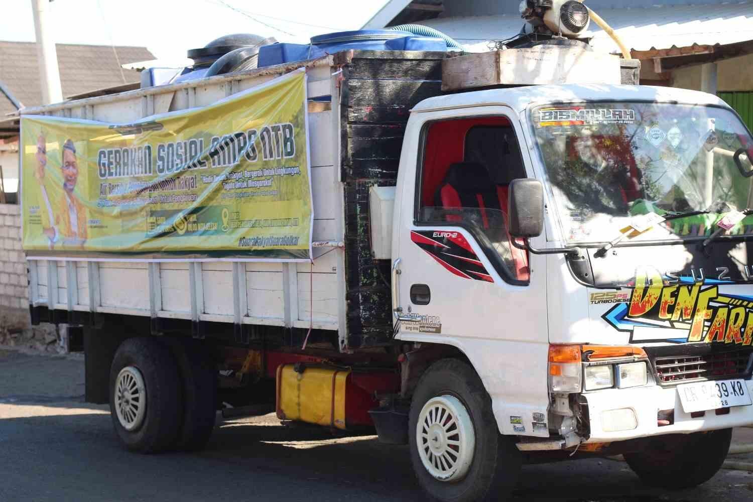 Atasi Kekeringan di Desa Perigi, Herianto Menyalurkan Bantuan Air dan Bibit Tanaman 7 1008293474 100kb