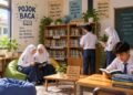 Pojok Baca: Belajar Berbagi dari Sebuah Rak Buku 6 Ilustrasi kegiatan pojok baca, memperlihatkan siswa membaca dan memanfaatkan koleksi buku secara bersama dalam suasana belajar yang nyaman dan harmonis. (Sumber: AI oleh ChatGPT, 2026)