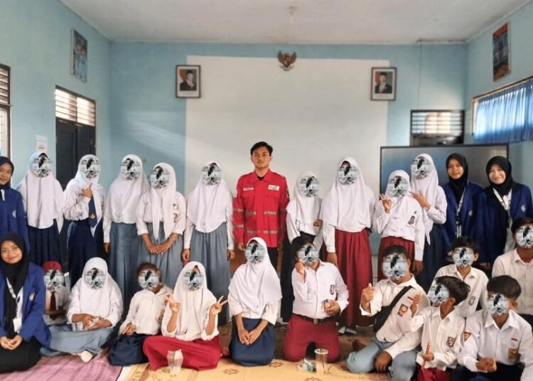 Mahasiswa PK SLB Bhakti Wiyata dan PMI Kulon Progo Jalin Kerja Sama dalam Sosialisasi serta Pelatihan Pertolongan Pertama 6 Desain tanpa judul 24