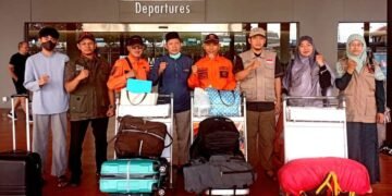 Relawan UAR yang akan berangkat ke Lokasi bencana di NTT bersama pengantar, Ahad (13/9/2026)