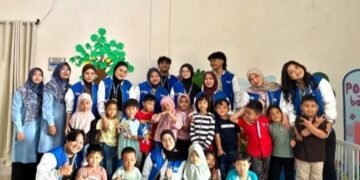 Foto bersama guru TK LS