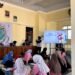Mahasiswa Divisi Kesehatan dan Lingkungan KKN UIN Walisongo Posko 173 menyampaikan materi PHBS dan pengelolaan stres kepada anggota PKK Desa Sedayu. (Foto: Dok. KKN)