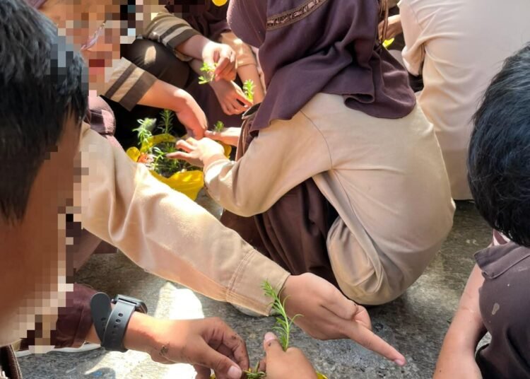 Penanaman Tanaman Hias Untuk Melatih Kemandirian ABK 5 IMG 20260918 WA0002