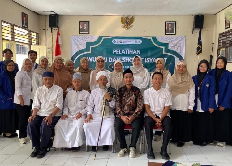 Merangkul keheningan dalam ibadah: Pelatihan wudhu dan Sholat isyarat di SLB-B Wiyata Dharma 1 Sleman 5 Pelatihan Wdhu dan Sholat isyarat di SLB-B Wiyata Dharma 1 Sleman