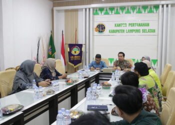 Kantor Pertanahan Kabupaten Lampung Selatan Terima Kunjungan Kanwil BPN Provinsi Lampung dalam Rangka Monitoring dan Evaluasi Bidang Penataan dan Pemberdayaan 1 IMG 1960.JPG