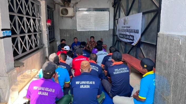 Tingkatkan Kedisiplinan, Lapas Arjasa Sosialisasikan Aturan dan Kewajiban WBP 5 Oplus_131072