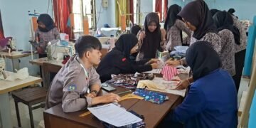 Kegiatan pemanfaatan perca menjadi slashing