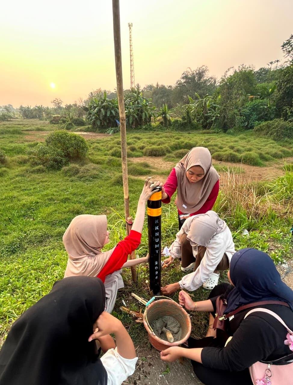 Pemasangan Reflektor Jalan