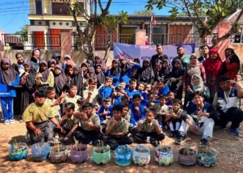 Tingkatkan Kepedulian Lingkungan Sejak Dini, Mahasiswa KKN-T IPB Gelar Program PUPUKIN di Desa Alasombo 1 Dokumentasi Kegiatan PUPUKIN di SDN 02 Alasombo