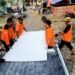 Tim UAR NTT (Recovery) menurunkan bahan  pembangunan huntara di Dusun Waso, Manggarai Timur, Selas (15/09/2026)