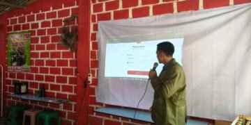 Pemaparan Materi Pengelolaan Website oleh Angga Lisdiyanto, S.Kom., M.Kom. bahwa Website Dirancang dengan Tampilan Sederhana dan Ringan sehingga dapat Dioperasikan oleh Karyawan Tanpa Membutuhkan Kemampuan Teknis yang Kompleks (Sumber: Dokumentasi PkM Skema Edukasi)