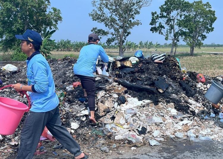 Pembersihan Tempat Pembuangan Sampah (TPS) Desa Kendaldoyong 5 WhatsApp Image 2026 09 02 at 11.35.58