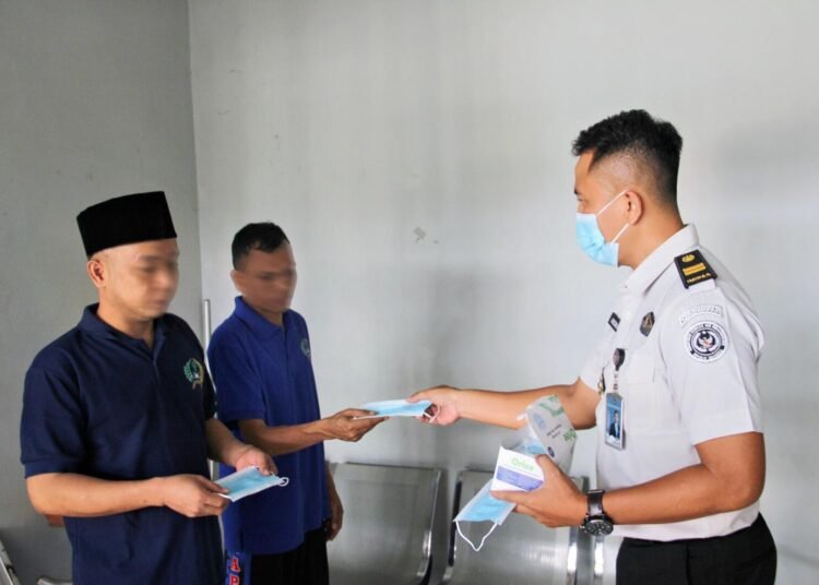 Waspada Abu Vulkanik Anak Krakatau, Lapas Bengkulu Distribusikan 1.000 Masker 5 Gunung Anak Krakatau, Anak Krakatau, Abu Vulkanik, Abu Gunung Api, Bengkulu, Kota Bengkulu, Lapas Bengkulu