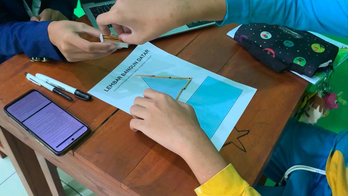 Mahasiswa UNY Kembangkan Media Konkret Sederhana Berbasis SDGs untuk Pembelajaran Matematika Murid Autisme Fase D 7 WhatsApp Image 2026 09 13 at 18.40.57