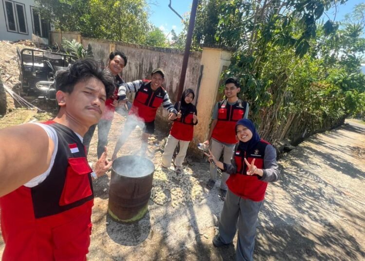 Mahasiswa KKN Unhas Gelombang 116 Manfaatkan Limbah Tongkol Jagung Menjadi Briket Bahan Bakar Alternatif di Desa Lebang Manai 5 WhatsApp Image 2026 09 14 at 19.21.18 3