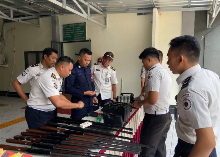 Lapas Arga Makmur Perkuat Kesiapsiagaan Pengamanan melalui Pengecekan dan Perawatan Senjata Api 5 WhatsApp Image 2026 09 16 at 13.52.06