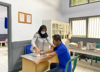 Pastikan Hak Kesehatan Terpenuhi, Lapas Arga Makmur Laksanakan Pengobatan Rutin bagi Warga Binaan 1 WhatsApp Image 2026 09 16 at 15.48.22