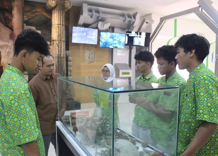 Belajar Asal Usul Manusia dari Fosil, Murid MAN 1 Yogyakarta Eksplorasi Museum Bio-Paleoantropologi UGM 6 WhatsApp Image 2026 09 17 at 8.00.55 AM