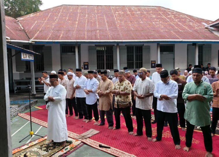 Lapas Bandanaira Gelar Salat Istisqa, Warga Binaan Diajak Perbanyak Istighfar dan Doa 5 WhatsApp Image 2026 09 18 at 08.54.44y