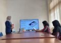 Bukan Sekadar Scan: Cerita Mahasiswa UNY Ubah Pengalaman Kerja Jadi Panduan yang Bisa Dipakai Semua Orang 6 Gambar 2. Dokumentasi saat melakukan presentasi