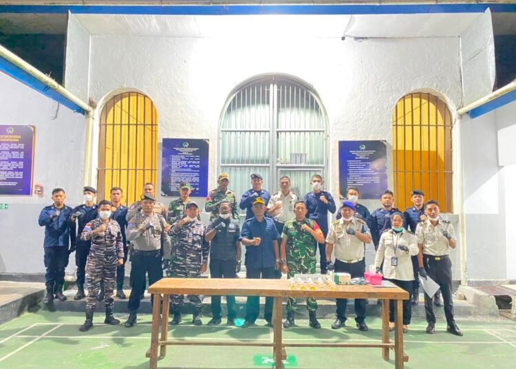 Berantas Halinar, Lapas Bandanaira Gelar Razia dan Tes Urine Bersama TNI-Polri 6 WhatsApp Image 2026 09 21 at s