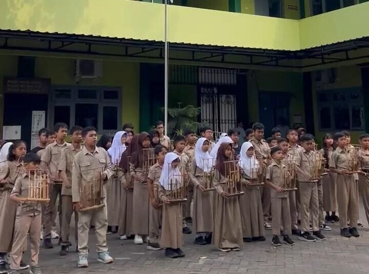 Pembelajaran Angklung Mendukung Pendidikan Berkualitas di SLB Negeri 2 Bantul 5 Latihan angklung