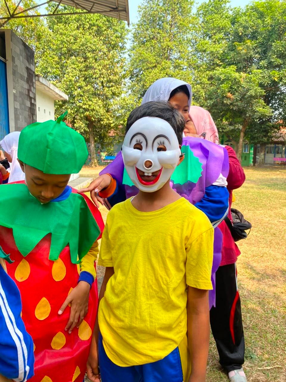 Seni Teater Jadi Ruang Ekspresi Murid di SLB Negeri Pembina Yogyakarta 7 Potret Kostum Penampilan