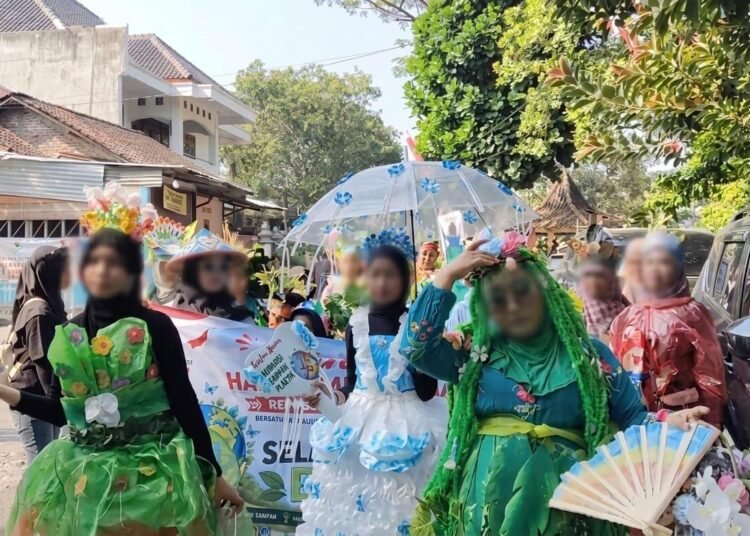 Semarak Kemerdekaan, SLB Negeri 2 Bantul Gelar Karnaval Bertema “Selamatkan Bumi” Melalui pemanfaatan Barang Bekas 5 Foto mengikuti kegiatan karnaval bertema “Selamatkan Bumi” di SLB Negeri 2 Bantul pada 13 Agustus 2026