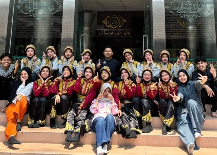 Ratoeh Alisa Raih Juara 2 Perlombaan Ratoh Jaroe dalam Quranic & Art Festival UNS 6 WhatsApp Image 2026 09 26 at 9.07.26 PM