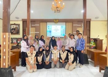 PPK Ormawa UKMF Penelitian REALITY UNY Gelar Workshop Guru Dalam Program GIZIQUEST di Kebonharjo 1 foto bersama guru-guru SD Kebonharjo dan SD Muhammadiyah Jarakan
