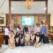 PPK Ormawa UKMF Penelitian REALITY UNY Gelar Workshop Guru Dalam Program GIZIQUEST di Kebonharjo 14 foto bersama guru-guru SD Kebonharjo dan SD Muhammadiyah Jarakan