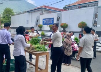 Tabur Manfaat, Lapas Bandanaira Bagikan 120 Ikat Kangkung Hasil Panen kepada Masyarakat 1 WhatsApp Image 2026 09 28 at 09.09.06