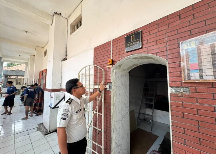 Kontrol Rutin, Pastikan Kamar Hunian Sesuai SOP, Lapas Mojokerto Perkuat Deteksi Dini 5 WhatsApp Image 2026 09 28 at 11.13.50