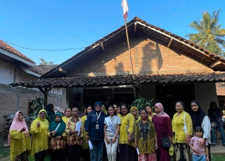 Sosialisasi Hemat Energi Listrik, Mahasiswa GIAT UNNES Ajak Ibu PKK Desa Kenteng Bijak Menggunakan Energi 5 foto wardah 1