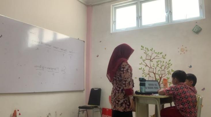 Mahasiswa PLB UNY Inovasikan Pembelajaran Bahasa Indonesia Adaptif di SD Intis School Yogyakarta 5 Foto kegiatan pelaksanaan pembelajaran, Pada Kamis, 3 September 2026 di Ruang Inklusi SD INTIS School Yogyakarta