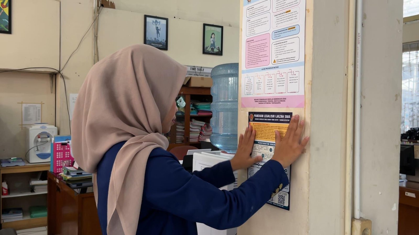 Memudahkan Layanan Publik, Mahasiswa FIP UNY Hadirkan Infografis Legalisir Ijazah Sekolah Tutup di Dikpora DIY 9 penempelan media cetak 1