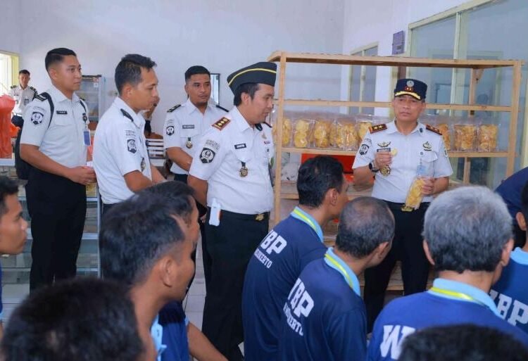 Lapas Mojokerto Terima Kunjungan Kakanwil Ditjenpas Jatim, Tinjau Pembinaan dan Berikan Penguatan kepada Petugas 5 whatsapp image 2026 09 08 at 16 59 25 6aa0b36934777c75544441e2