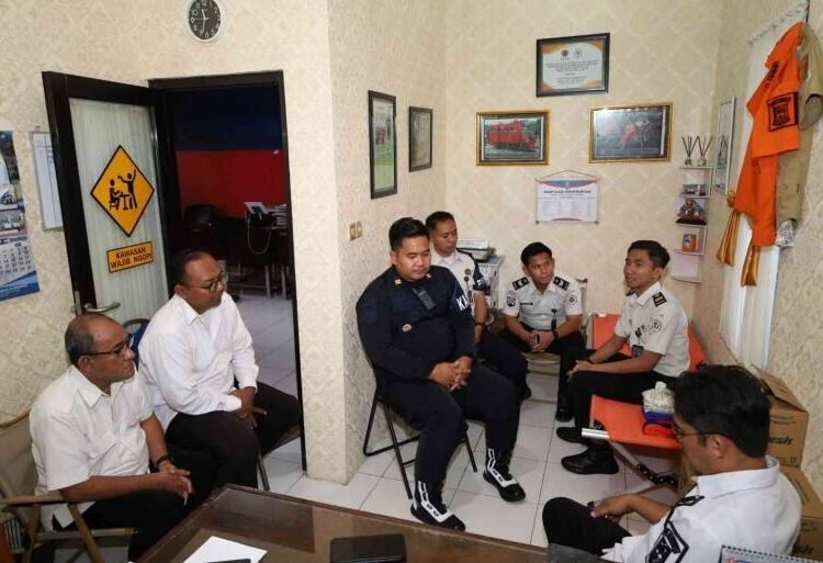 Perkuat Mitigasi Bencana, Lapas Mojokerto Jalin Silahturahmi dan Sinergi dengan BPBD Kota Mojokerto 5 whatsapp image 2026 09 09 at 14 36 13 300kb 6aa10cf7c925c433026f0e57