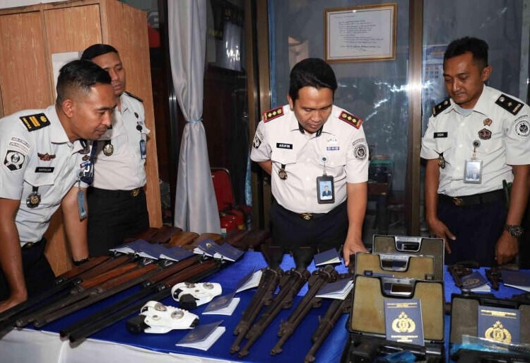 Perkuat Keamanan dan Ketertiban, Lapas Mojokerto Gelar Pengecekan Senjata Serta Kelengkapan Administrasi 5 whatsapp image 2026 09 09 at 14 54 43 2 6aa1211034777c3ae24dc063 200kb