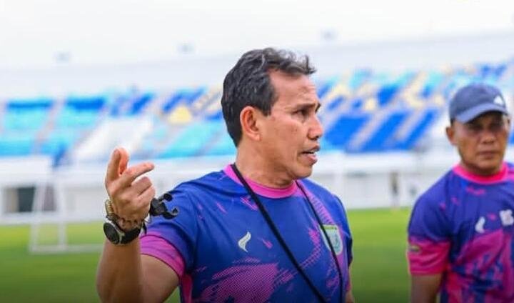 LA Mania Beri Kesempatan Bima Sakti Di Dua Laga Sisa, Mampukah Persela Raih Enam Poin? 5 LA Mania Beri Kesempatan Bima Sakti Di Dua Laga Sisa, Mampukah Persela Raih Enam Poin?