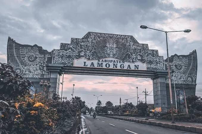 Mengenal Sejarah Gapura Paduraksa Lamongan: Bukan Sekadar Gerbang, tetapi Simbol Sejarah, Akulturasi Budaya, dan Identitas Daerah 6 FB IMG 1791735575948