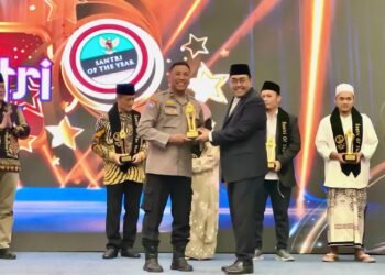 Momentum Hari Santri 2026, IPDA Purnomo “Polisi Belajar Baik” dari Lamongan Raih Penghargaan Santri Bhayangkara Inspiratif 1 FB IMG 1792949493465