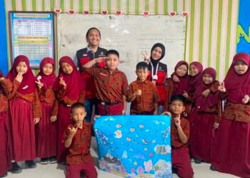 Mahasiswa Kuliah Kerja Nyata (KKN) gelombang 116 Tematik literasi melaksanakan program kerja AKSARA: KKN Tematik Literasi Hadirkan Pembelajaran Kreatif Berbasis Buku bagi Anak di Kelurahan Empoang, Kec. Binamu, Kabupaten Jeneponto 1 IMG 20260812 WA00701